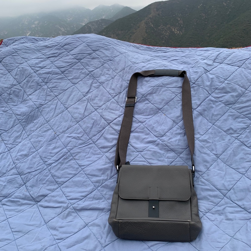 Vintage 2000s ECCO Ely pebbled leather men's crossbody messenger bag in grey